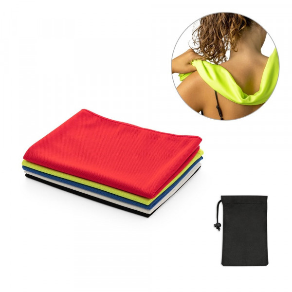 BERNAL. Sporthandtuch aus recyceltem Polyester (100% rPET) dient zur Erfrischung mit Vliesstoffbeute