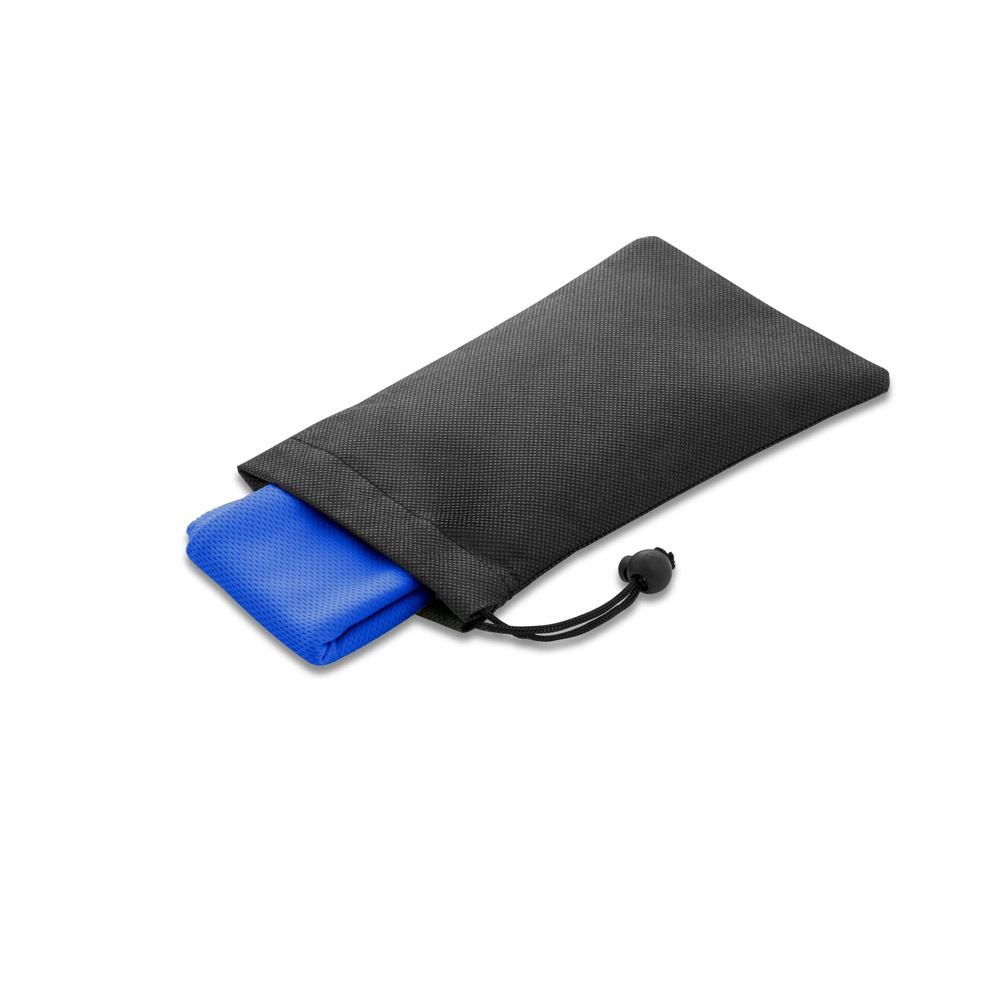 BERNAL. Sporthandtuch aus recyceltem Polyester (100% rPET) dient zur Erfrischung mit Vliesstoffbeutel - Königsblau